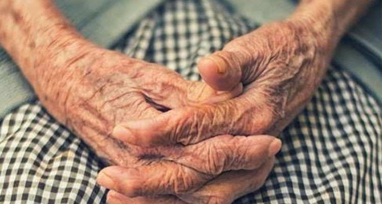 قبلي:  أكبر معمرة  من مواليد 1904  تؤدي واجبها الانتخابي