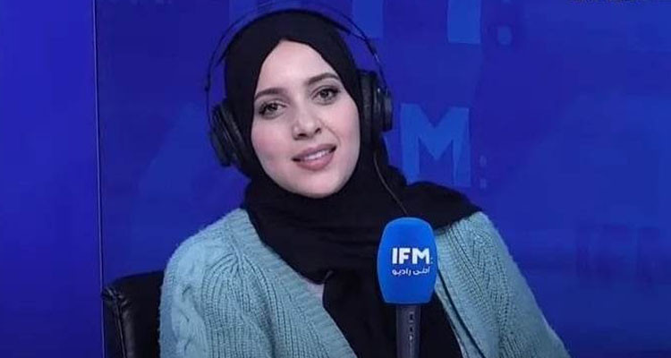 طرد مبعوثة إذاعة إي أف أم ومنعها من التصوير بمركز الاقتراع بمدرسة الحرايرية 3 بالزهروني