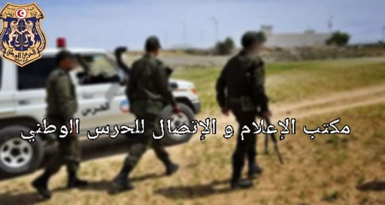 القصرين: ضبط  05 أشخاص بعد أن تعمدوا إجتياز الحدود الجزائرية التونسية خلسة