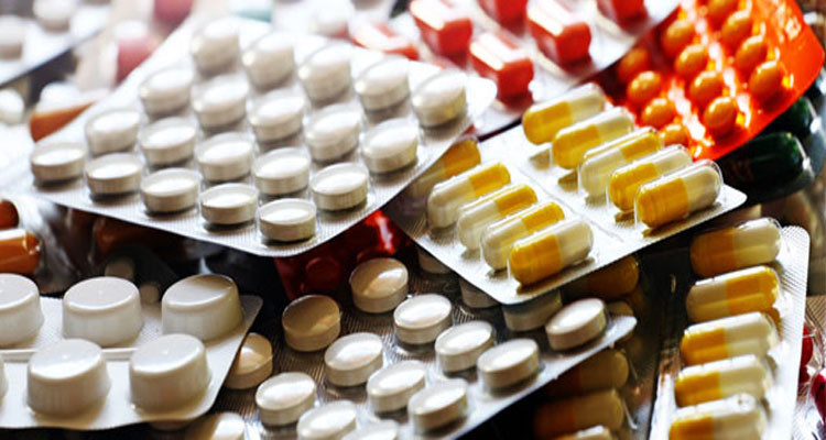 علي بصيلة: قرار إيقاف تزويد الصيدليات بالأدوية لا يشمل الحالات الاستعجالية