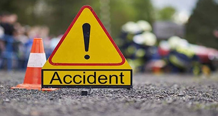 بن عروس: إصابة 8 أشخاص في حادث اصطدام حافلة لنقل العملة بشاحنة