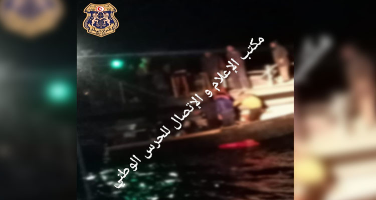 بنزرت: إحباط عملية اجتياز للحدود البحرية خلسة وإنقاذ 24 مجتازا تونسيا