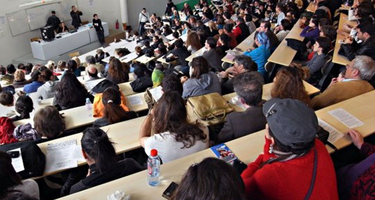 بسبب إضراب النقل: كلية العلوم القانونية والسياسية تقرر تأجيل الامتحانات