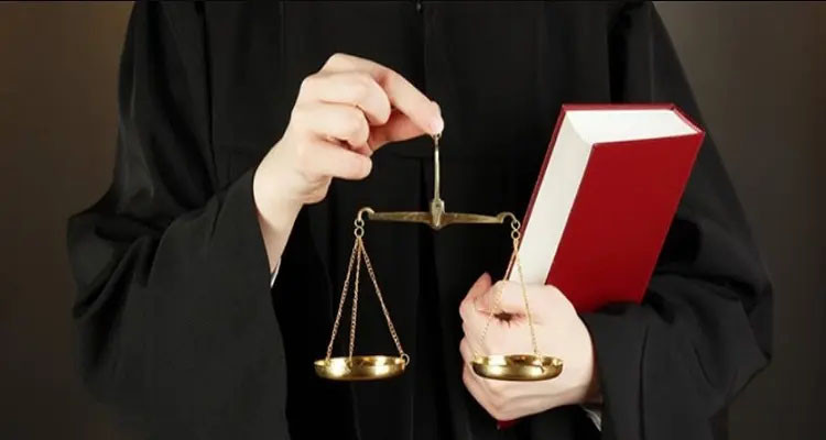 فرع المحامين بتونس: محاكمة المدنيين أمام القضاء العسكري يعد ''خرقا لمعايير المحاكمة العادلة''