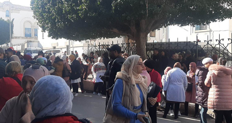 وقفة احتجاجية للأساتذة النواب أمام وزارة التربية