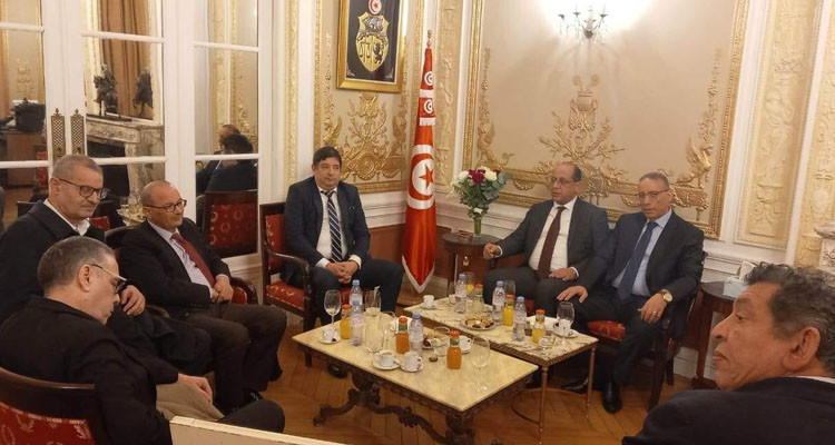 وزير الشؤون الاجتماعية يعقد جلسة عمل مع الملحقين الاجتماعيين بباريس