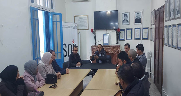 المنسق الوطني لملف الأساتذة النواب: قريبا سنقاطع الدروس والامتحانات