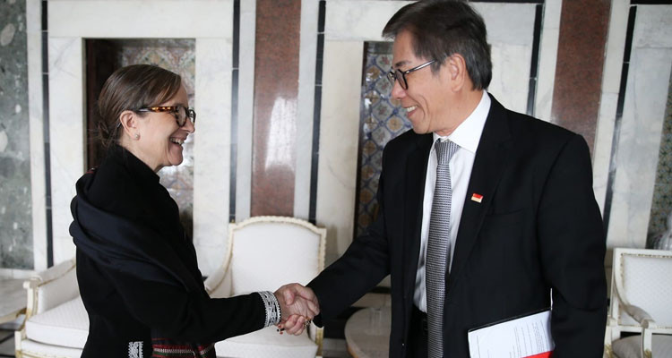 فحوى  لقاء رئيسة الحكومة بسفير سنغافورة