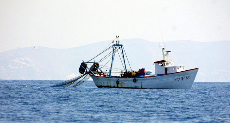 قلعة الأندلس: القبض على طاقم مركب صيد  بحري و حجز كمية من المواد المخدرة