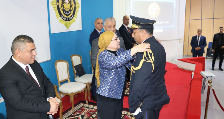 وزيرة العدل تشرف على موكب تعليق الأوسمة لثلة من إطارات وأعوان السجون والإصلاح