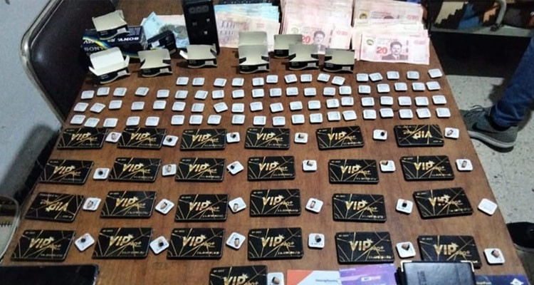 إحباط مخطط ترويج سماعات تستعمل في الغش خلال الامتحانات