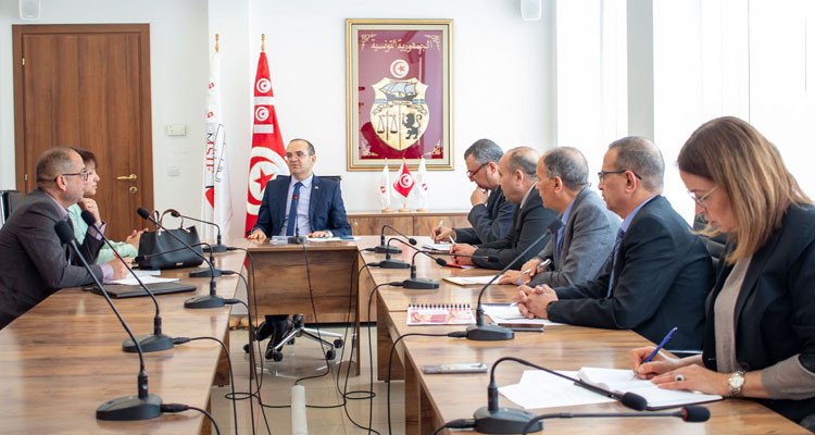 جلسة عمل بين هيئة الانتخابات ووفد من وزارة الشؤون الاجتماعية