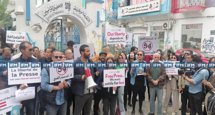 نقيب الصحفيين: ''الحكم الصادر في حق خليفة القاسمي انتهاك خطير جدا للصحافة''
