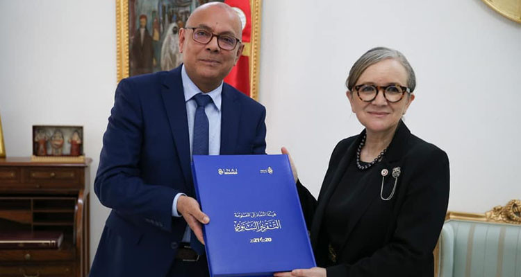رئيسة الحكومة تتسلم التقرير السنوي لهيئة النفاذ إلى المعلومة