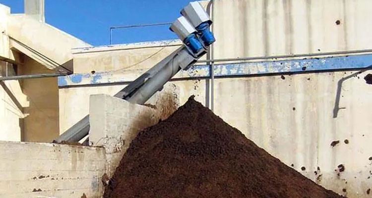 كركر: صاحب مصنع تكرير مادة الفيتورة يتعهد بتغيير نشاطه