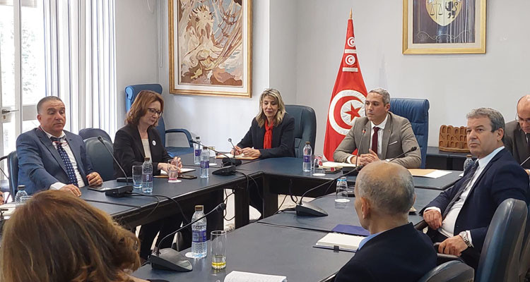 جلسة عمل بوزارة السياحة حول سير الموسم السياحي والتعاطي مع حادثة جربة