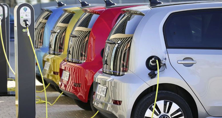 إبراهيم دباش: لا بد من توفير التجهيزات لتشجيع المواطنين على شراء السيارات الكهربائية