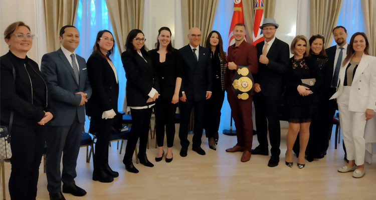 وزير الخارجية يلتقي بعدد من أفراد الجالية التونسية المقيمة بالمملكة المتحدة