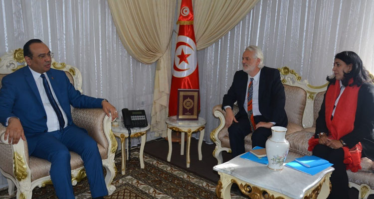 وزير الشؤون الدينية يتحادث مع مدير مكتب صندوق الأمم المتّحدة للطفولة بتونس