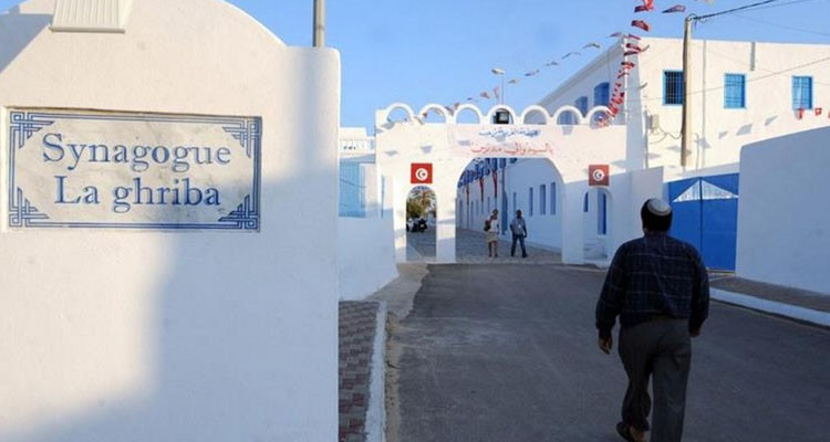 وزير الداخلية يتابع جاهزية الوحدات الأمنية لتأمين الزيارة السنوية للغريبة بجربة