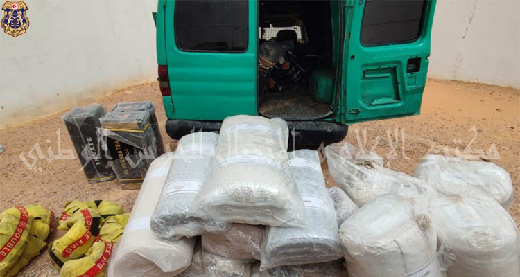 ضبط 5 وسائل محملة ببضاعة مهربة