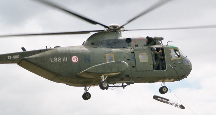 وزارة الدفاع تعلن فقدانها الاتصال بمروحية كانت بصدد تنفيذ مهمة طيران ليلي ببنزرت