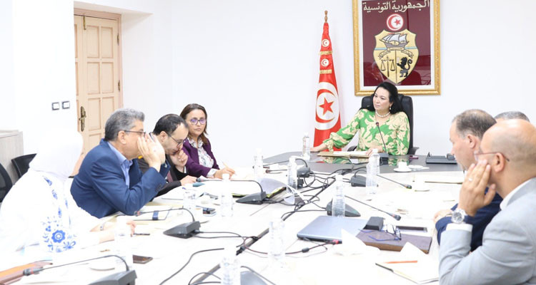 جلسة عمل بوزارة الأسرة حول مشروع الأمر المتعلق بضبط النظام الأساسي الخاص بمنشطي رياض الأطفال