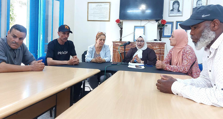 عمال الحضائر من الفئة 45-55 يطالبون رئيس الدولة بالتدخل لتسوية وضعياتهم