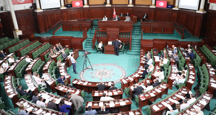 البرلمان يصادق على مشروع القانون الأساسي المتعلّق بتنقيح المرسوم الخاص بتنظيم القضاء العسكري