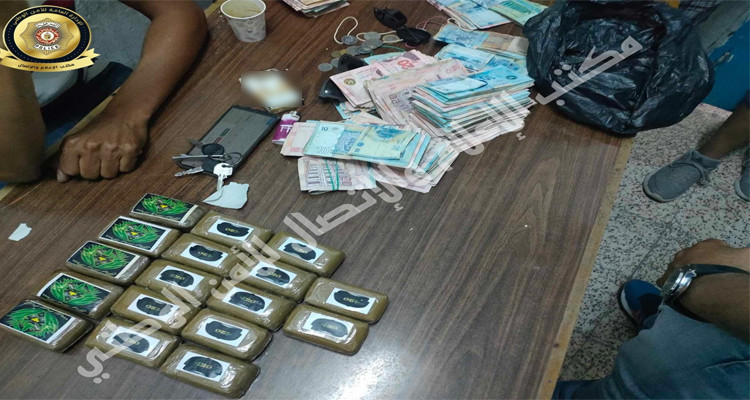 القيروان:  ضبط شخص على متن دراجة نارية بحوزته 17 صفيحة زطلة