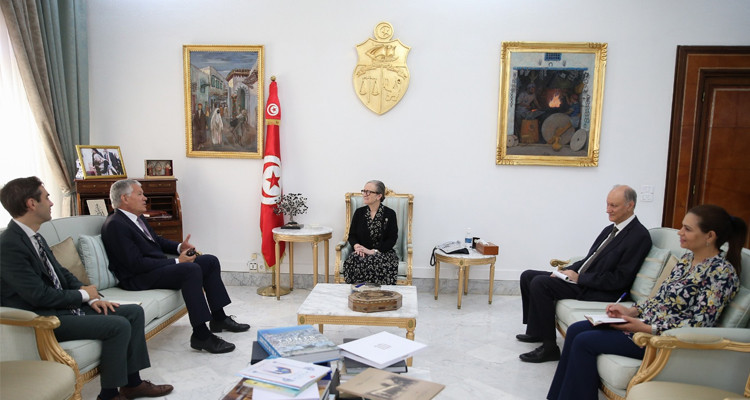 رئيسة الحكومة تستقبل السفير الفرنسي بتونس