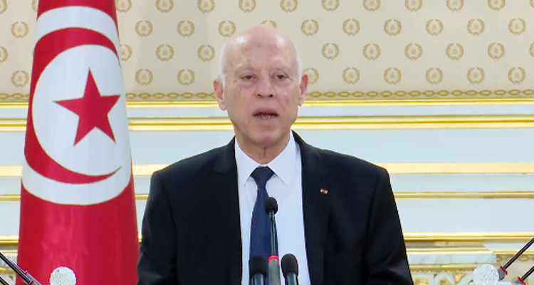 رئيس الجمهورية: ''يرفضون الانتخابات التشريعية ويتهافتون على الرئاسية فعلى أي قدم يرقصون؟''