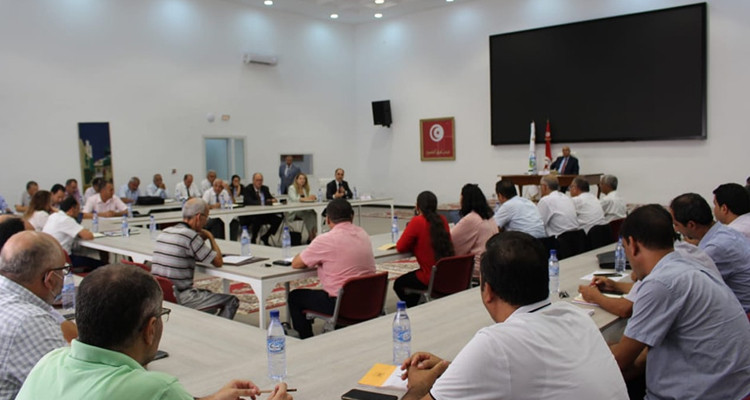 وزير الفلاحة يوصى بوضع خطة عمل ميدانية للمركبات الفلاحية تغطي سنة 2024