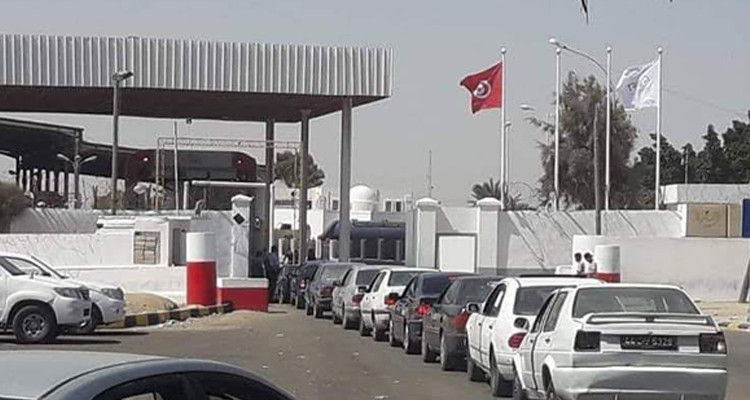 حركة العبور بالمعابر الحدودية البرية تسجل زيادة بنسبة 105%