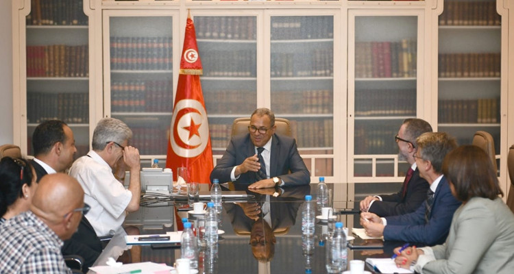 جلسة عمل لوزير التربية لبحث سبل مزيد دعم التعاون مع الجانب الفرنسي في المجال التربوي