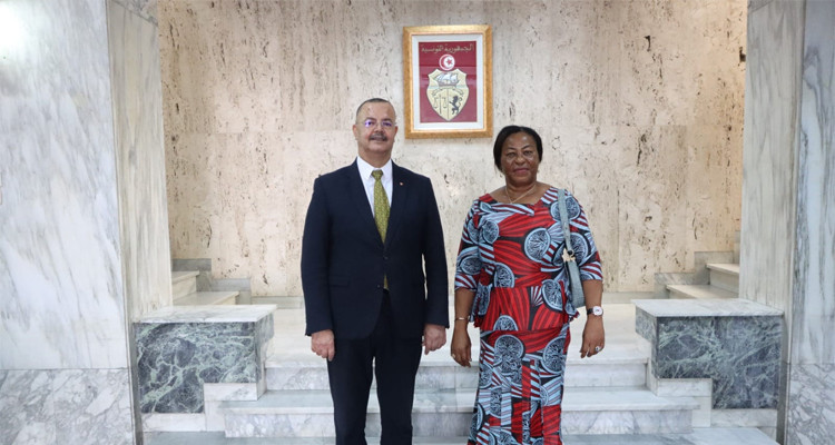 وزير الصحة يبحث مع سفيرة جمهويّة غينيا الاستوائيّة بتونس سبل تعزيز التعاون الصحّي بين البلدين