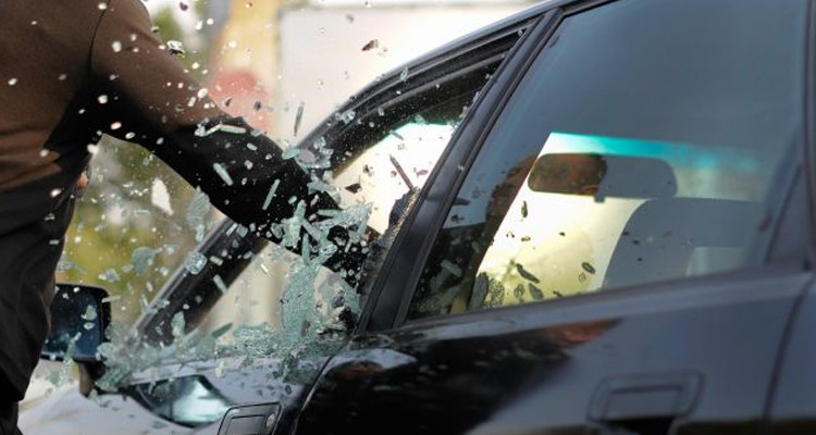 نابل: الإطاحة بمقترف عملية سرقة حقيبة يدوية من داخل سيارة واسترجاع المسروق