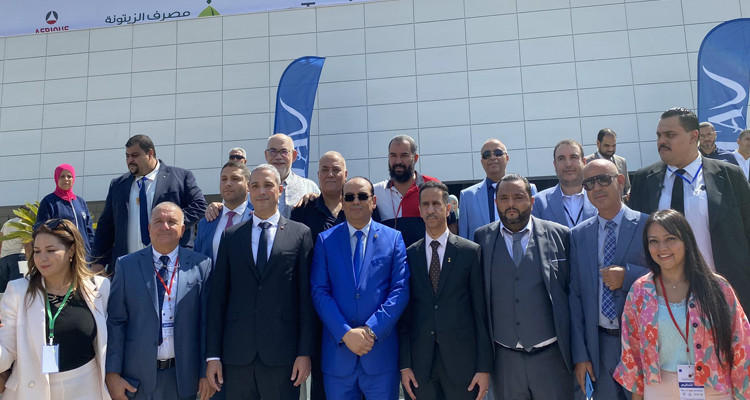 وزير السياحة يدعو المعتمرين إلى التوجه إلى وكالات الأسفار القانونية وتجنب الوسطاء