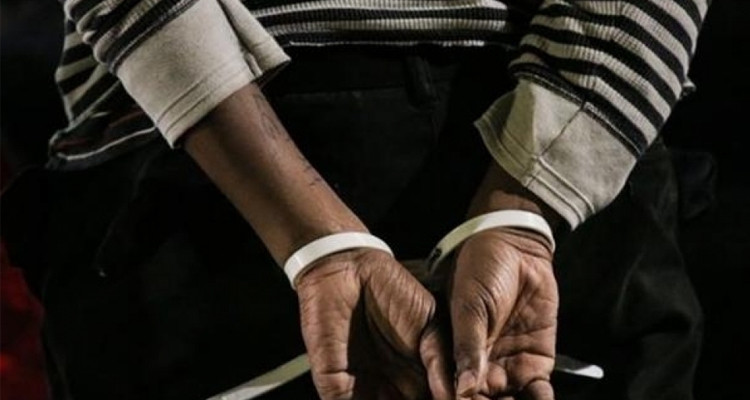 القصرين: الإحتفاظ بـ4 أفارقة من جنوب الصحراء من أجل تكوين وفاق لتهريب أشخاص واجتياز الحدود البرية خلسة