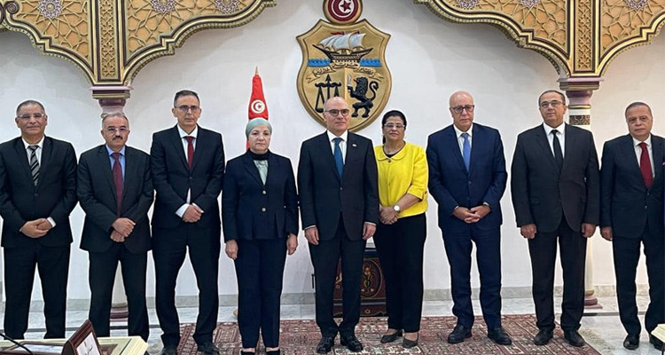 لجنة استرجاع الأموال المنهوبة تلتزم بدفع مسار عملها لدى اجتماعها بوزارة الخارجية