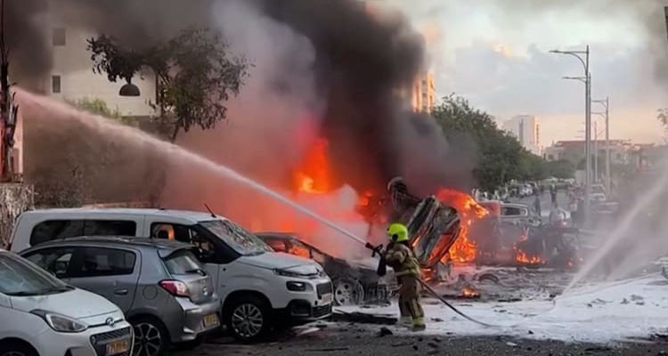 غزة تطلق هجمات صاروخية وإسرائيل تعلن حالة التأهب للحرب