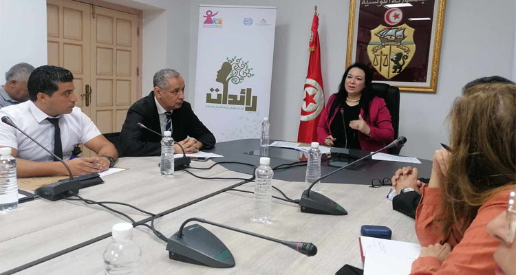 وزيرة الأسرة والمرأة تسلم اشعارات الموافقة على تمويل 742 مشروعا نسائيا جديدا