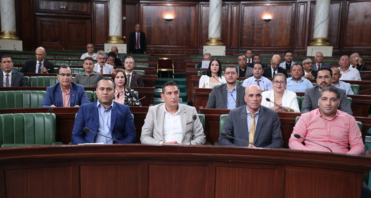 نواب الشعب يدعون إلى وقف ترفيع البنوك المحلية للأداءات التي تثقل كاهل المواطن