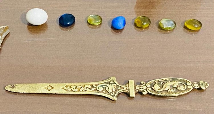 زغوان:  القبض على 5 أشخاص وحجز خنجر ذهبي و06 أحجار كريمة