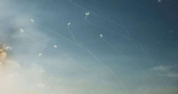 ح*اس تطلق صواريخ على تل أبيب ردا على غارات إسرائيل