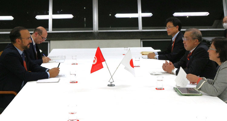 وزير التكنولوجيا يبحث مع نظيره الياباني سبل التعاون بين البلدين في مجال تكنولوجيات المعلومات والاتصال