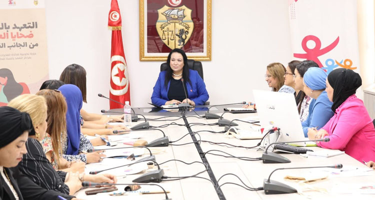 وزيرة الأسرة: إحداث ما لا يقّل عن مركزيْن جديدين للتعهّد بالنساء ضحايا العنف