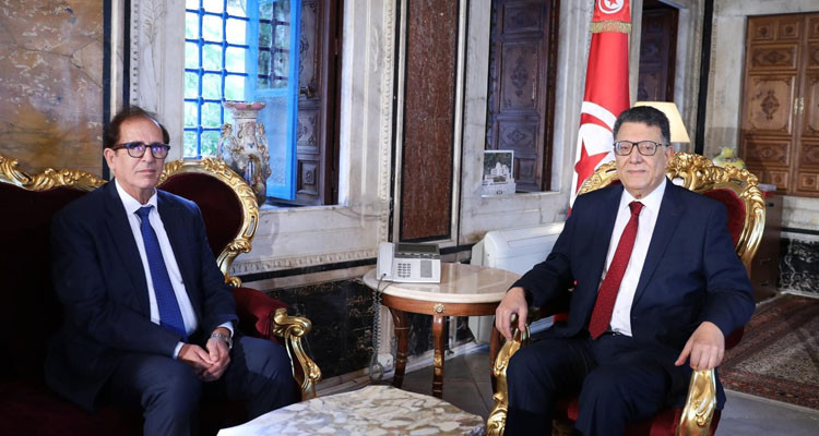 نقابة أطباء الأسنان تستعرض خلال جلسة عمل مع رئيس البرلمان الإشكاليات والعوائق أمام القطاع