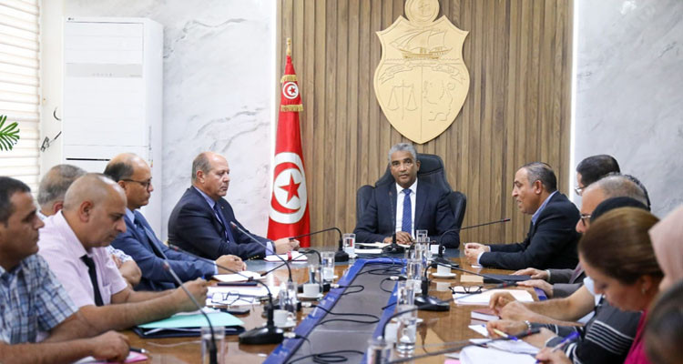 وزير الشباب والرياضة يتابع وضعية عدد من المنشآت الرياضية