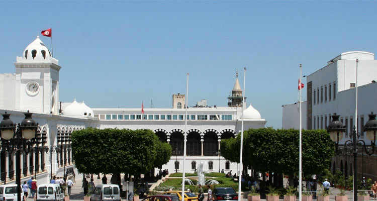 مديرة ديوان رئيس الحكومة: صدور أحكام قضائية بتعليق نشاط  97 حزبا